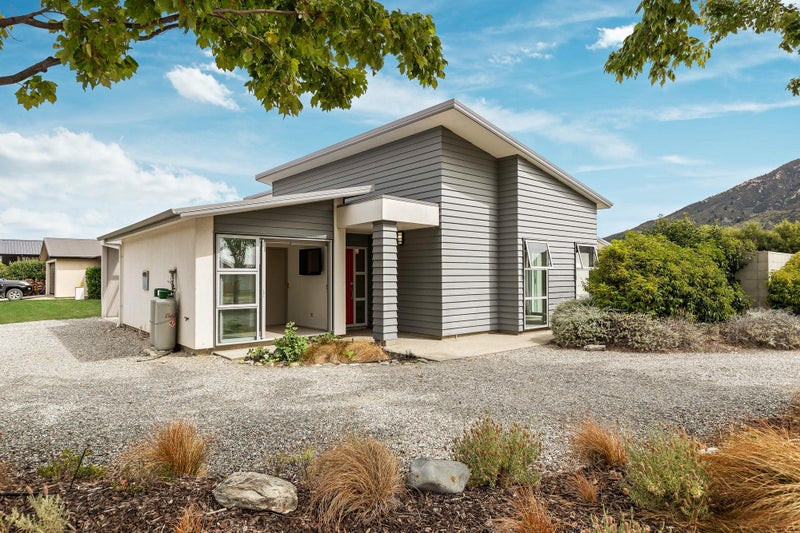 2 Bell Street, Lake Hāwea - Carousel 1