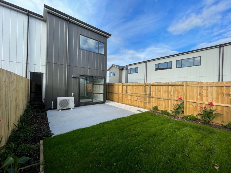 15C Ventura Street, Mangere, Auckland - Carousel 1