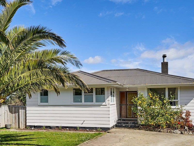 29 Penguin Grove, Waitangirua, Porirua - Carousel 1