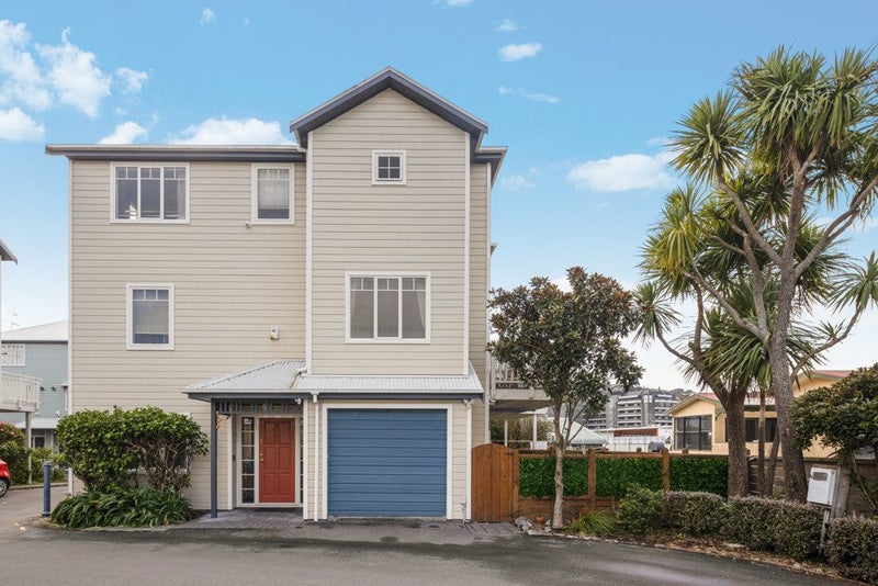 1/10 Colombo Street, Newtown, Wellington - Carousel 1