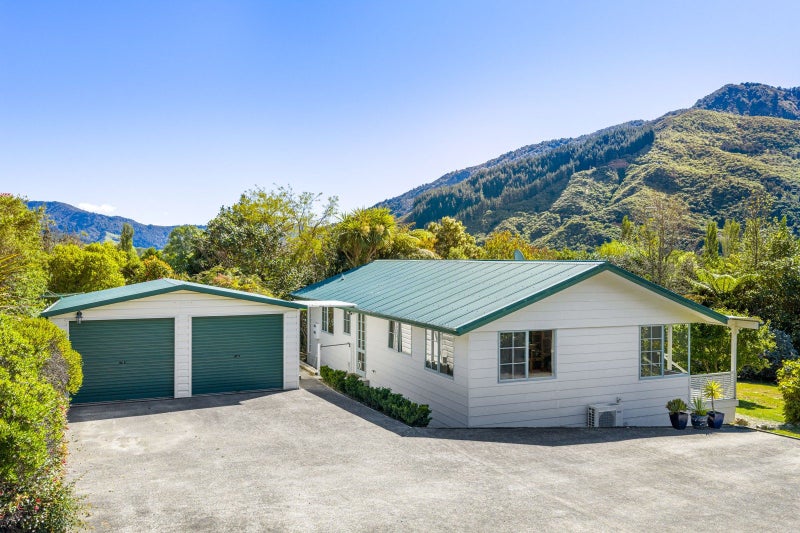 1693 Queen Charlotte Drive, Linkwater, Linkwater - Carousel 1