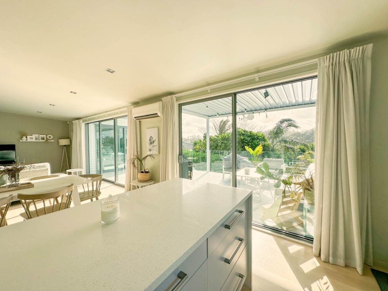18 Hawaiian Parade, Arkles Bay, Whangaparaoa - Carousel 2