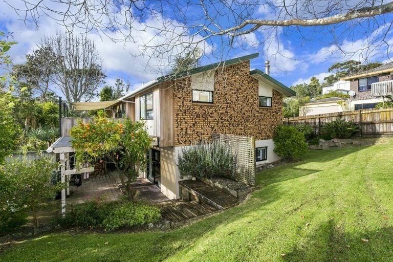 6 Serrata Place, Browns Bay, Auckland - Carousel 2