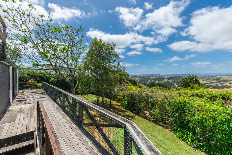 143 Point View Drive, East Tamaki Heights, Auckland - Carousel 1