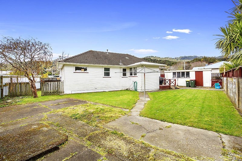 9 Richard Grove, Stokes Valley, Lower Hutt - Carousel 2