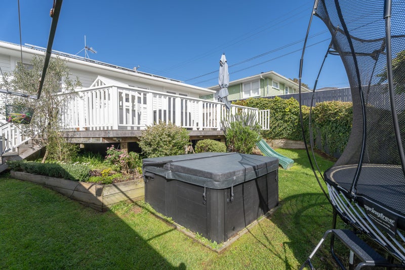33 Beazley Avenue, Paparangi, Wellington - Carousel 12