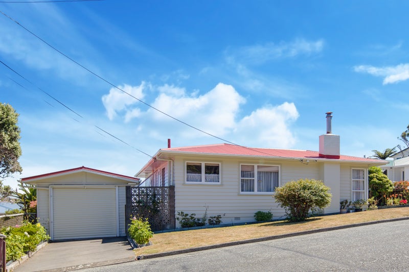 19 Griffiths Grove, Newlands, Wellington - Carousel 1