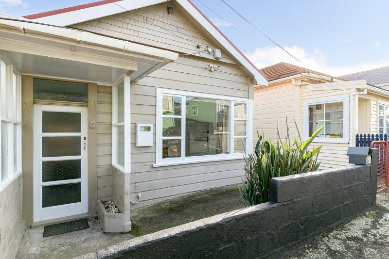 5 Herald Street, Berhampore, Wellington - Carousel 1