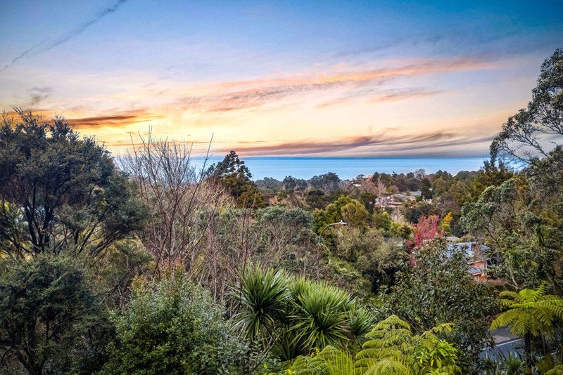 1 Huia Road, Titirangi, Auckland - Carousel 2