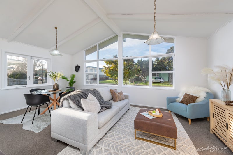 2 Moehau Grove, Trentham, Upper Hutt - Carousel 1