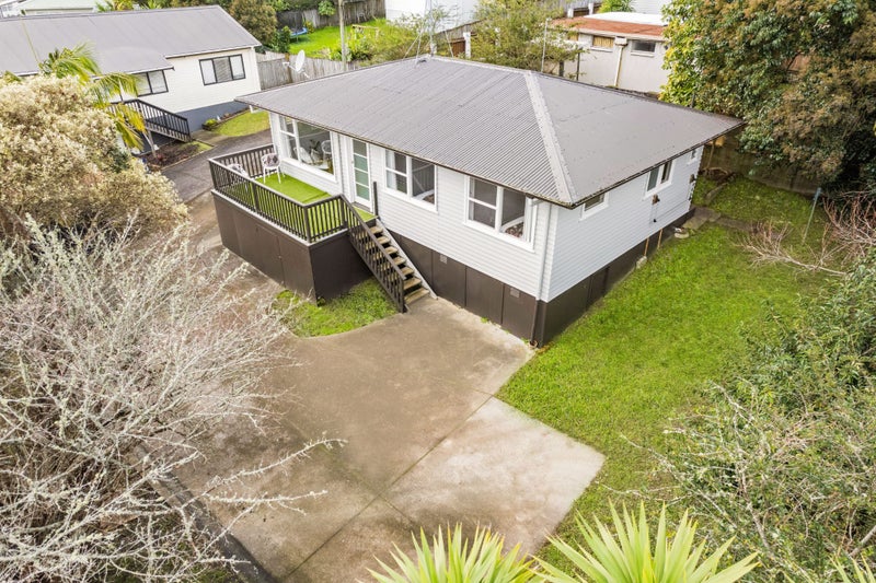 1/28 Fairclough Road, Beach Haven, Auckland - Carousel 1