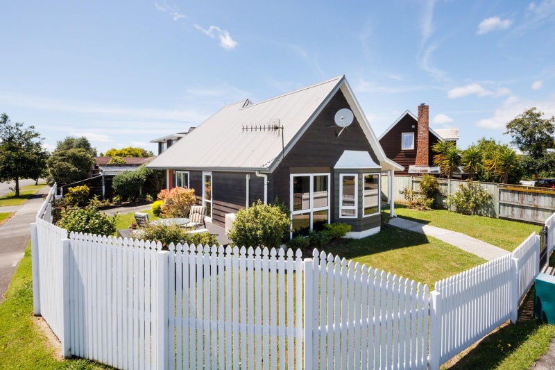 39 Rennie Avenue, Milson, Palmerston North - Carousel 1