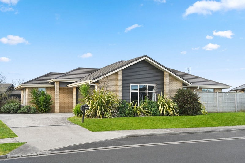 19 Ladeira Place, Fitzroy, Hamilton - Carousel 1