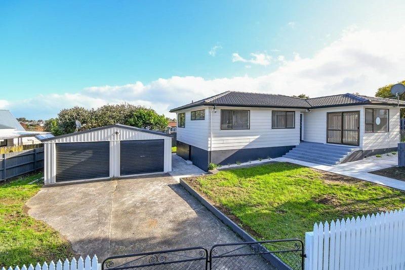 1 Montego Place, Weymouth, Auckland - Carousel 1