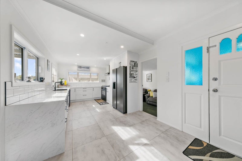 84 Shaw Road, Oratia, Auckland - Carousel 2