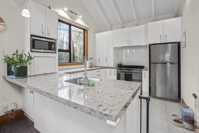 7 Kekeno Grove, Tirohanga, Lower Hutt - Carousel 2