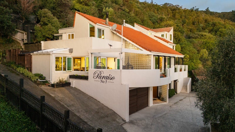 5 Rangiuru Road, Mahina Bay, Lower Hutt - Carousel 1