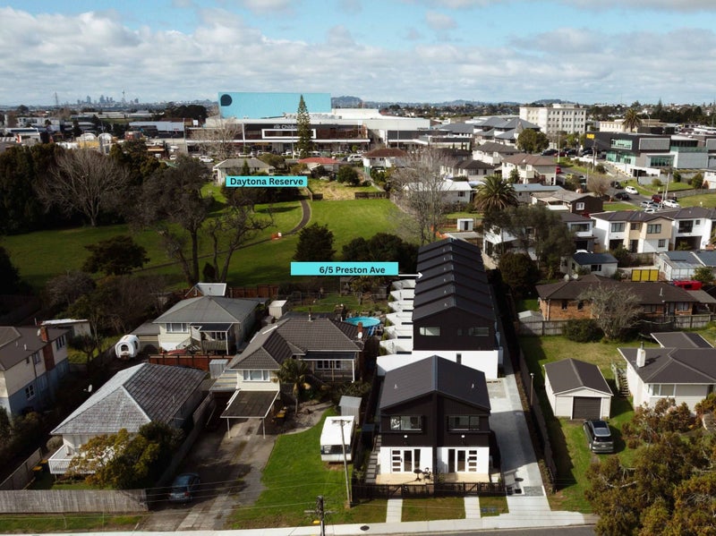 6/5 Preston Avenue, Henderson, Auckland - Carousel 11