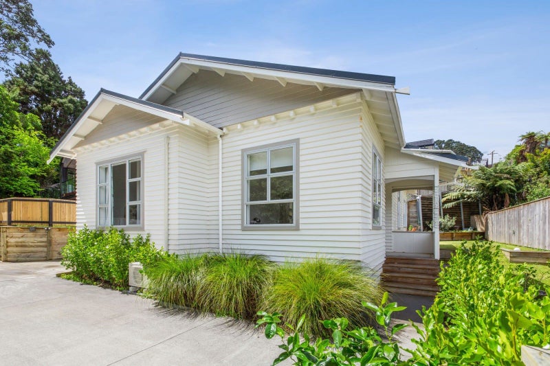 6D Burns Street, Westown, New Plymouth - Carousel 1