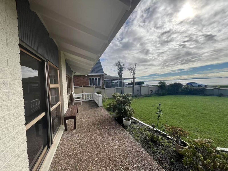 53 The Esplanade, Eastern Beach, Auckland - Carousel 21