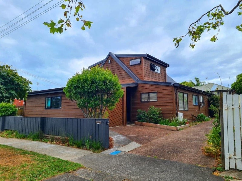 1/4 North Avenue, Narrow Neck, Auckland - Carousel 1