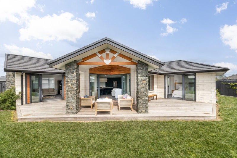 24 Clydesdale Way, Frimley, Hastings - Carousel 1