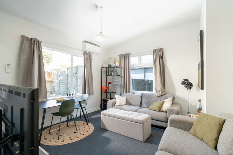8 Shannon Street, Mount Victoria, Wellington - Carousel 1