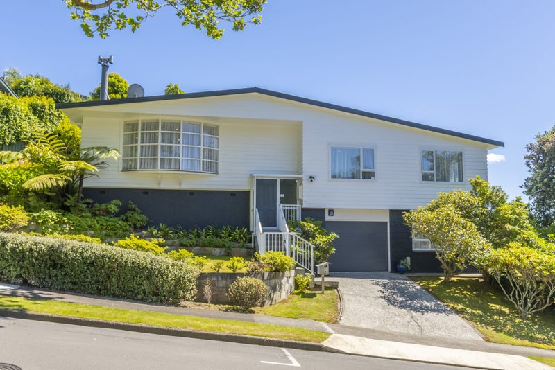 4 Sunrise Blvd, Tawa, Wellington - Carousel 1