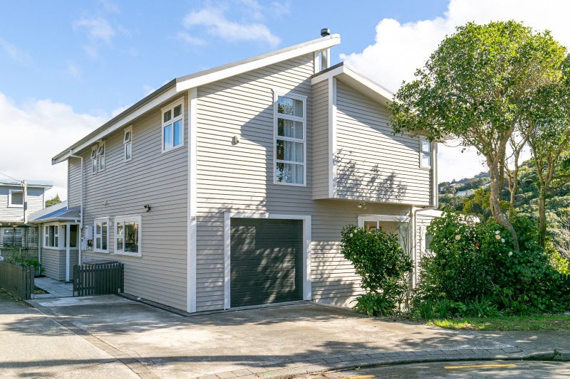 16 Narbada Crescent, Khandallah, Wellington - Carousel 1