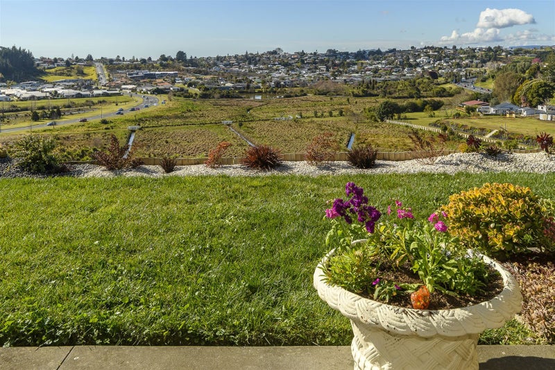 73 Hawkridge Heights, Bethlehem, Tauranga - Carousel 2