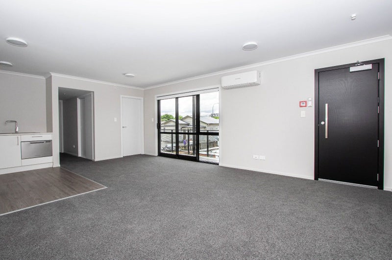 109/17 Vialou Street, Hamilton Central, Hamilton - Carousel 2