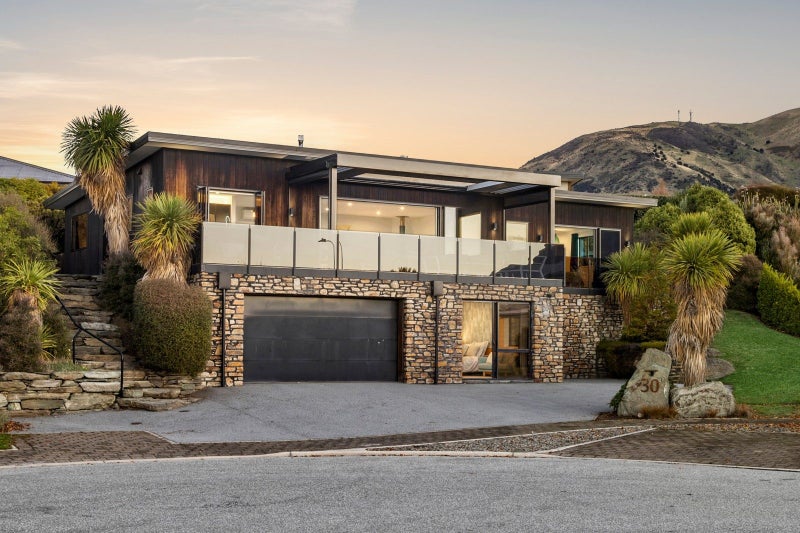 30 Niger Street, Wanaka - Carousel 1