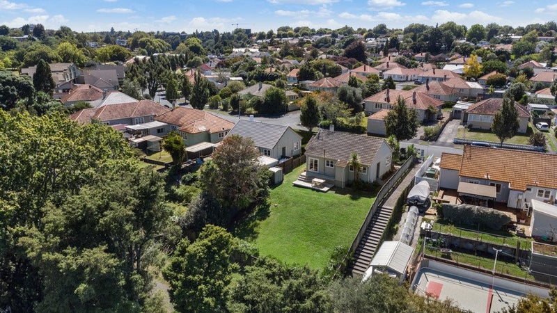 44 Jellicoe Drive, Hamilton East, Hamilton - Carousel 1