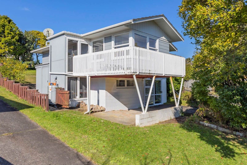 14 Tamahere Drive, Glenfield, Auckland - Carousel 2
