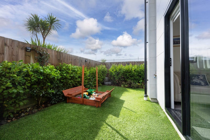 6/80 Awaroa Road, Sunnyvale, Auckland - Carousel 2