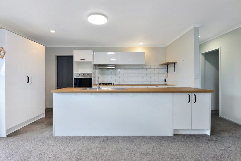 87 Dixon Road, Glenview, Hamilton - Carousel 2