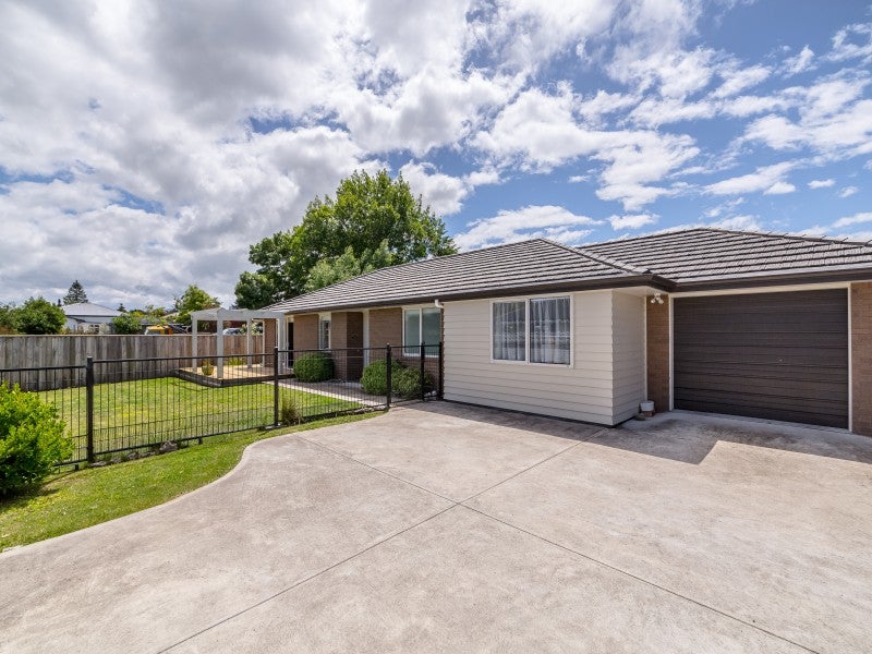 25 Tarata Grove, Lansdowne, Masterton - Carousel 1