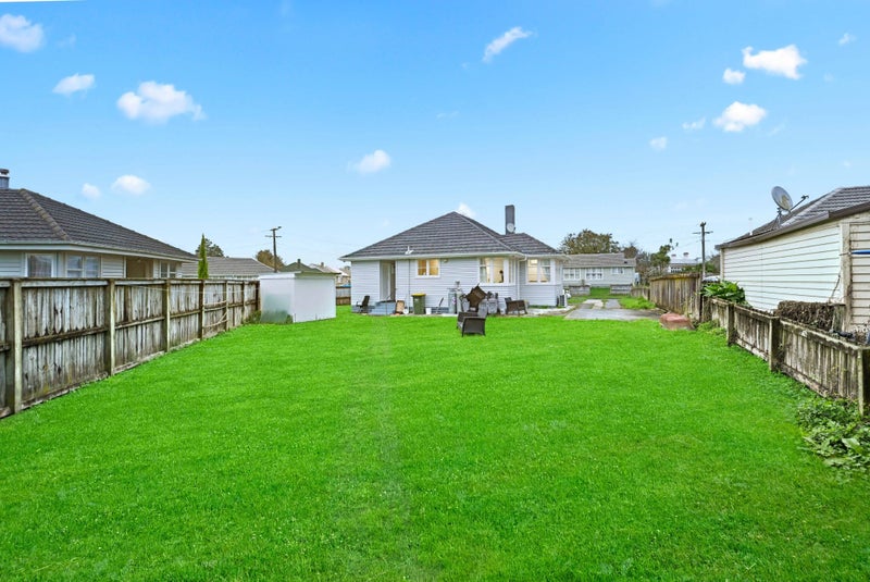 2 Emerson Place, Enderley, Hamilton - Carousel 13