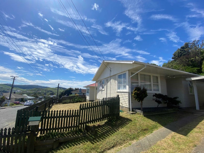15 Catherine Crescent, Paparangi, Wellington - Carousel 5