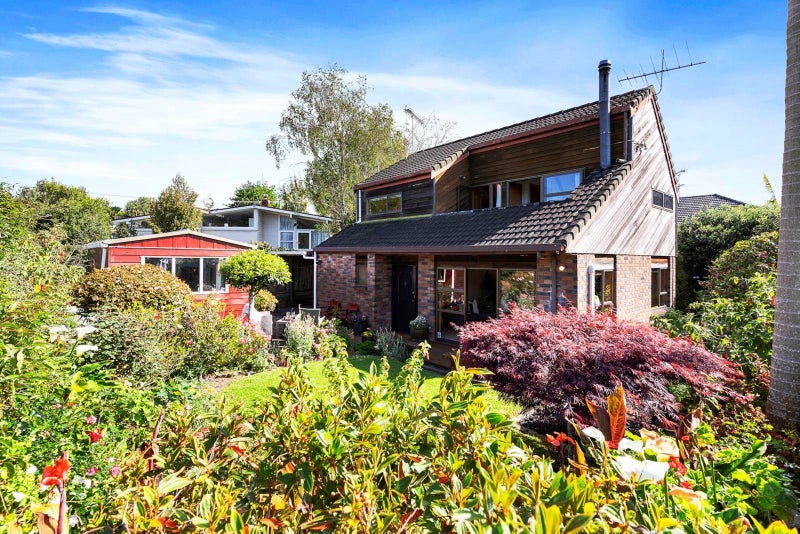 2/2 Fuchsia Place, Birkdale, Auckland - Carousel 1