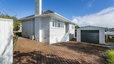 1/1 Anne Road, Hillcrest, Auckland - Carousel 1