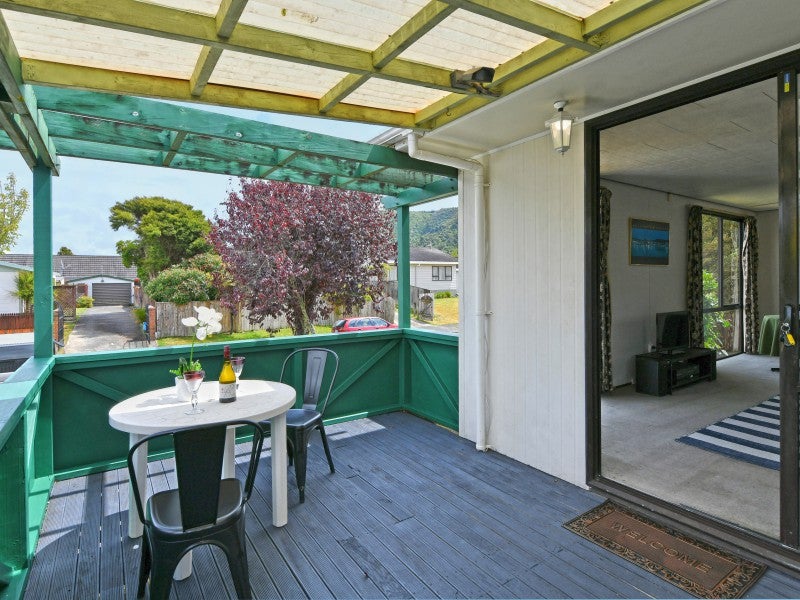 10 Memphis Grove, Totara Park, Upper Hutt - Carousel 2