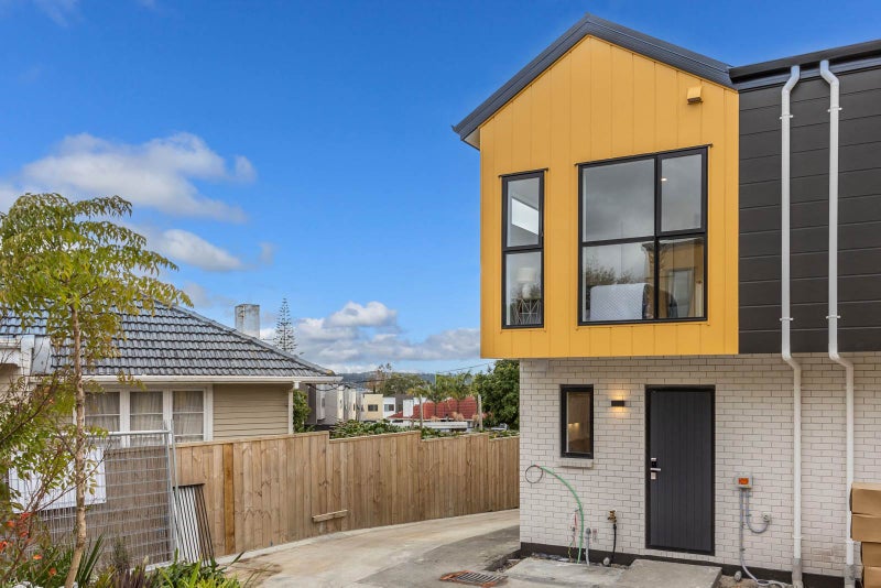 6/28 Vodanovich Road, Te Atatū South, Auckland - Carousel 2
