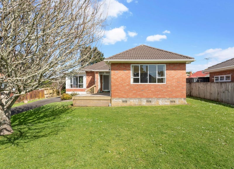 13 Fearon Avenue, Mount Roskill, Auckland - Carousel 1