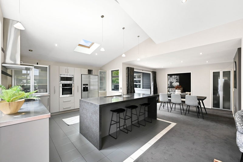 87 Huntington Drive, Huntington, Hamilton - Carousel 2