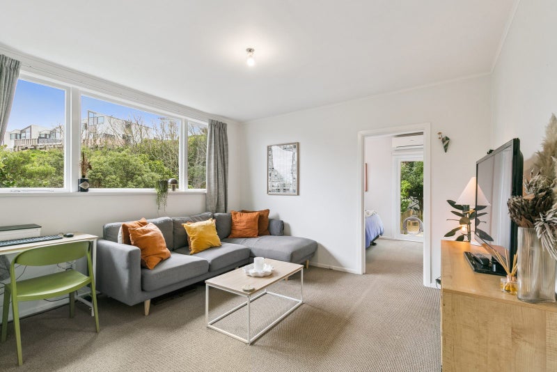 3/8 Mataroa Avenue, Northland, Wellington - Carousel 1