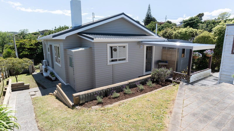 10 Arawhata Street, Ranui, Porirua - Carousel 1