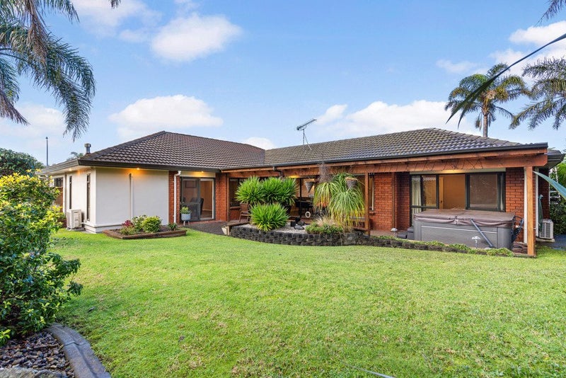 72 Lothian Brae, Wattle Downs, Auckland - Carousel 2