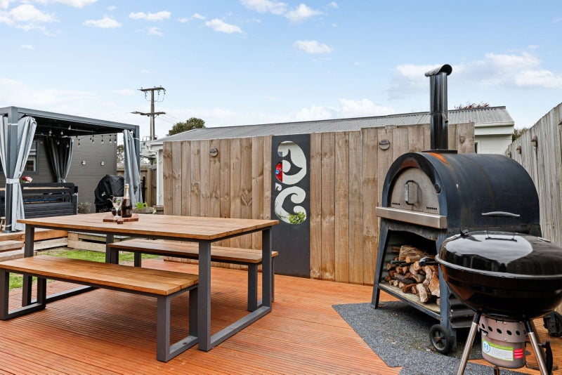 201 Clarkin Road, Fairfield, Hamilton - Carousel 1