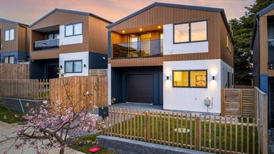 9 Pumau Place, Flat Bush, Auckland - Carousel 1